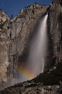 yosemite_falls_moonbow_DL_20120407_DSC3835.jpg